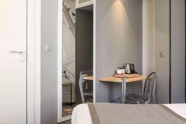 ホテル シクッスティーン パリ モンルージュ