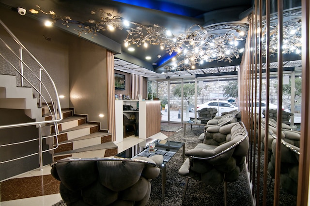 ホテル ブロークン コラム