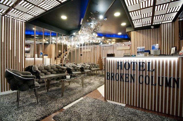 ホテル ブロークン コラム