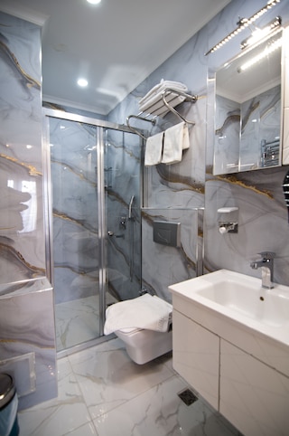 ホテル ブロークン コラム