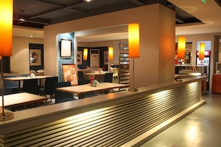 ジンジャン イン イースト 上海 ニュー インターナショナル エキシビション センター (锦江之星上海新国际博览中心酒店)