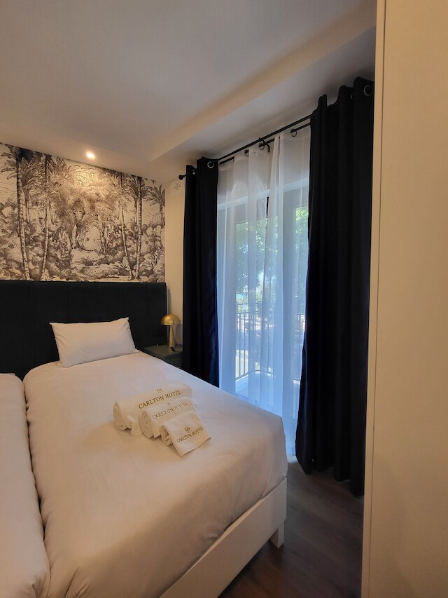 カールトン ホテル