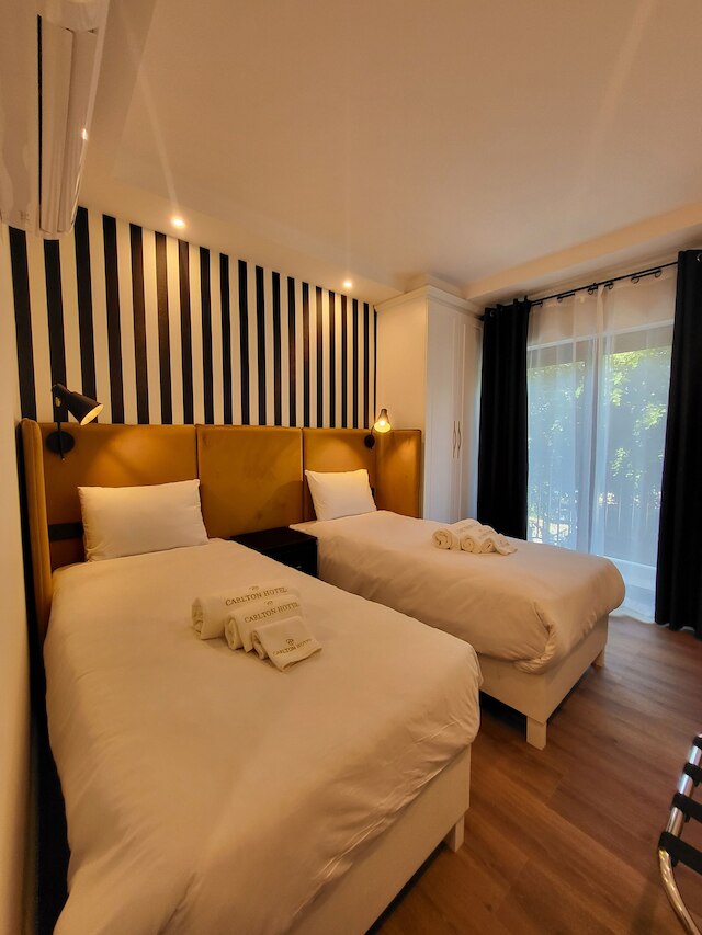 カールトン ホテル