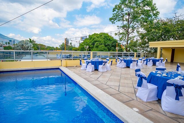 ホテル キャピタル