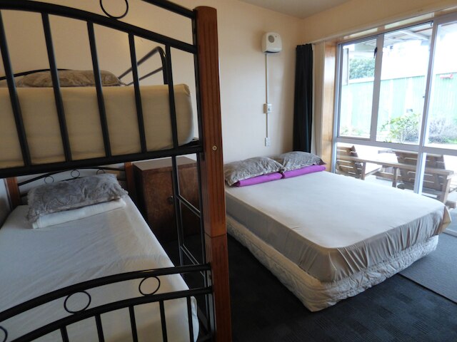 レースコース バックパッカーズ ホステル