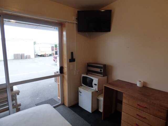 レースコース バックパッカーズ ホステル