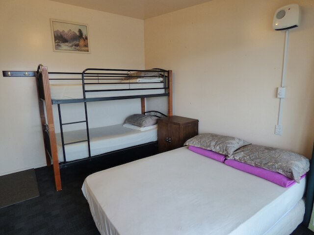 レースコース バックパッカーズ ホステル