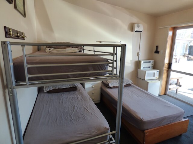 レースコース バックパッカーズ ホステル