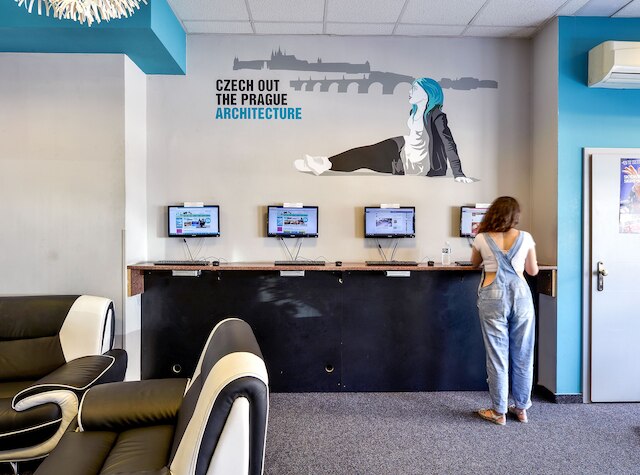 プラス パラハ ホステル