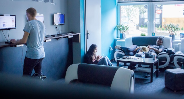 プラス パラハ ホステル