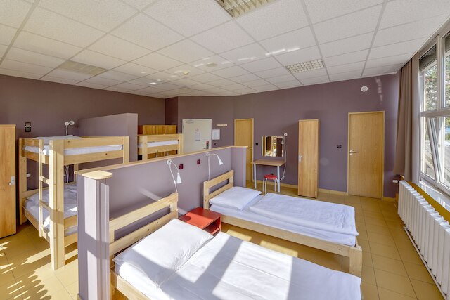 プラス パラハ ホステル