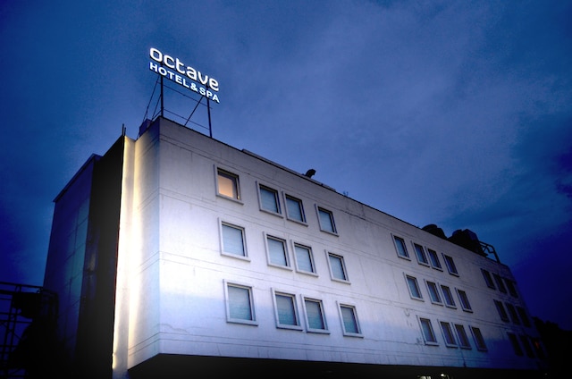 オクターブ ホテル & スパ サージャプール ロード