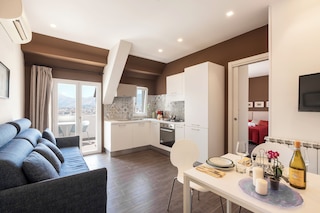 マルベーラ アパートメンツ & スイーツ