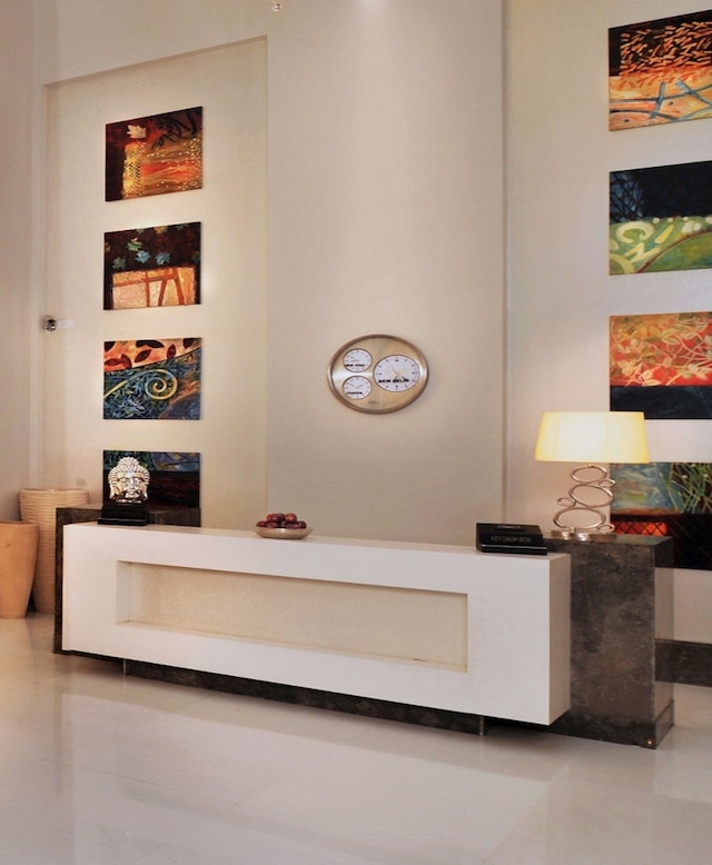 ザ アシュタン サロヴァー ポルティコ デリー