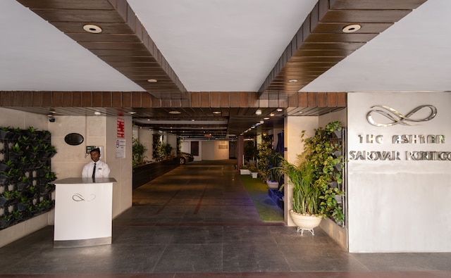 ザ アシュタン サロヴァー ポルティコ デリー