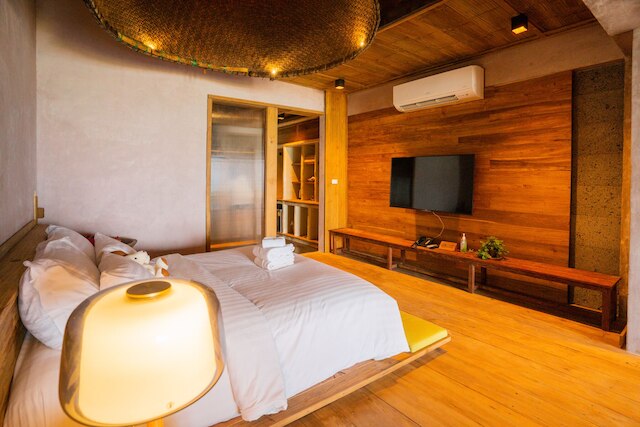 ラ ア ナトゥ サム ロイ ヨット