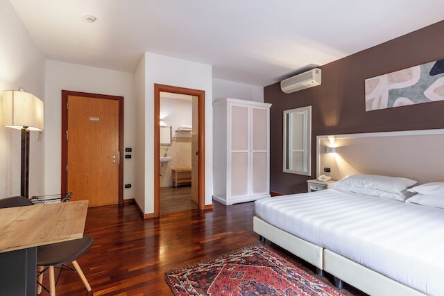 イン ローマ ルームズ & スイーツ