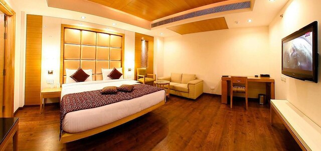 アルモンツ ホテル