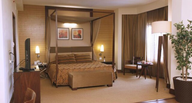 ザ リトリート ホテル & コンベンション センター