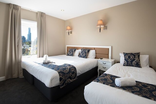 リリー サンズ イン