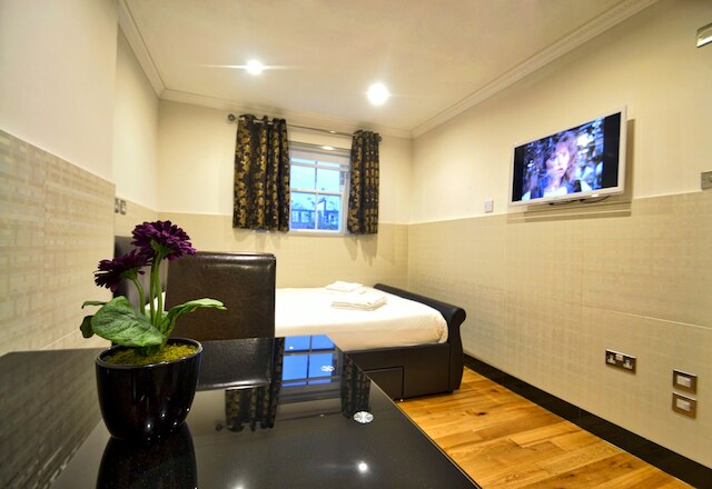 ハイドパーク アパートメンツ