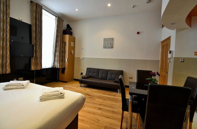 ハイドパーク アパートメンツ