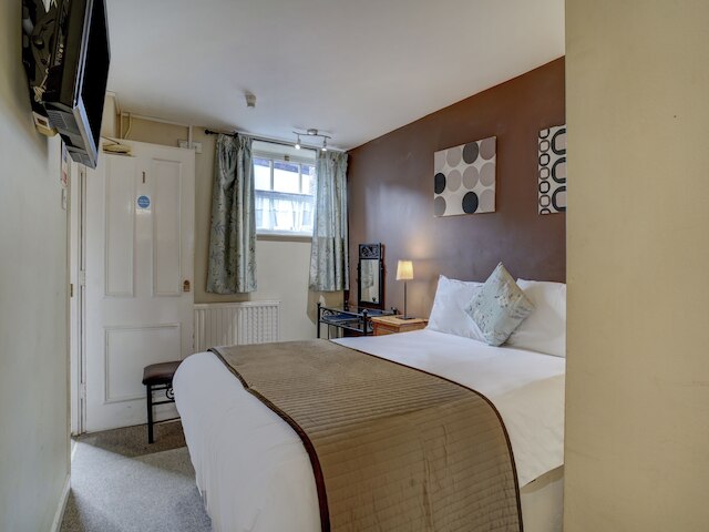 ザ ジョージ & ドラゴン イン