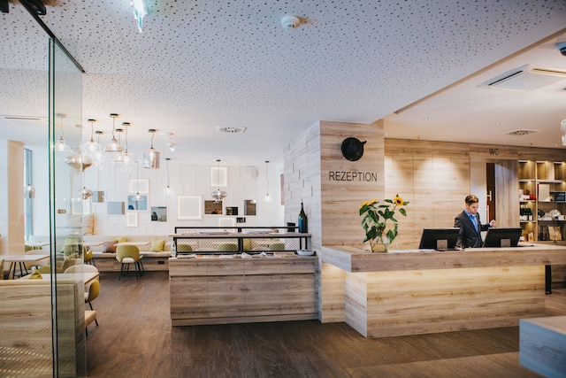 ホテル シュヴァーツァー バー