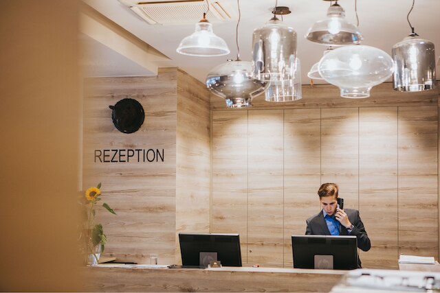 ホテル シュヴァーツァー バー