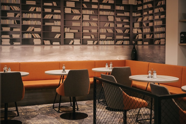 ホテル シュヴァーツァー バー