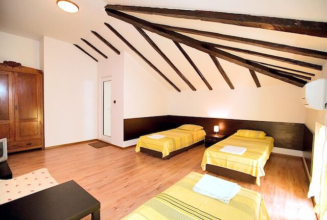 ゲスト ルームズ プロウディフ