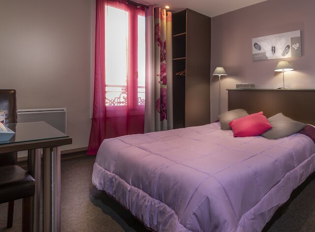 モンスリ オルレアン ホテル