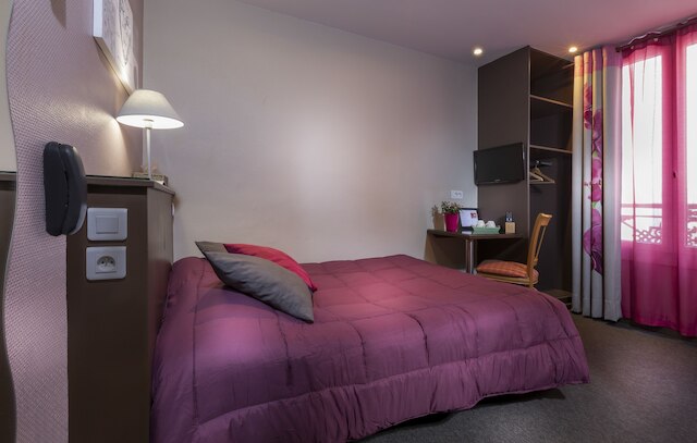 モンスリ オルレアン ホテル