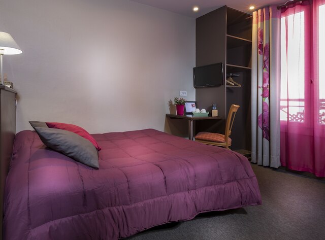 モンスリ オルレアン ホテル