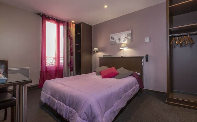 モンスリ オルレアン ホテル