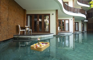 ヂャブ・スミニャック・ホテル