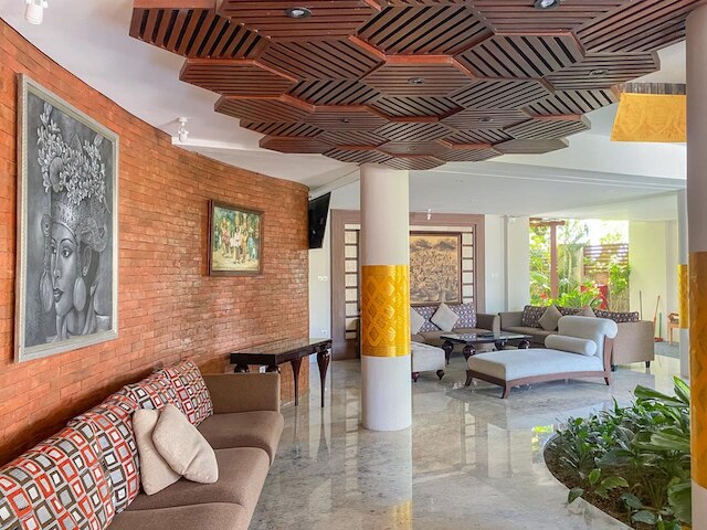 ヂャブ・スミニャック・ホテル