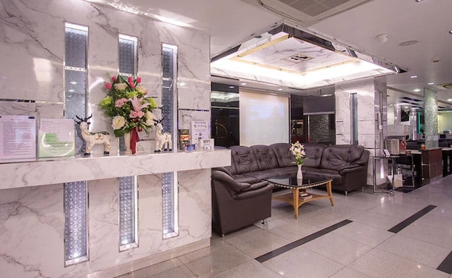 グスト ホテル プラトゥーナム