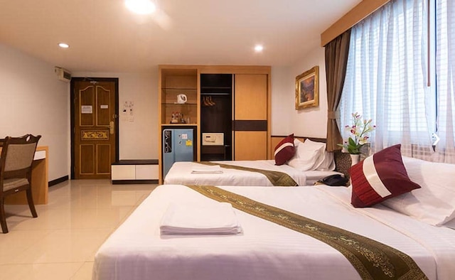 グスト ホテル プラトゥーナム