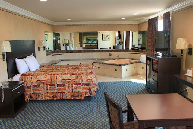 クリスタル イン スイーツ & スパズ