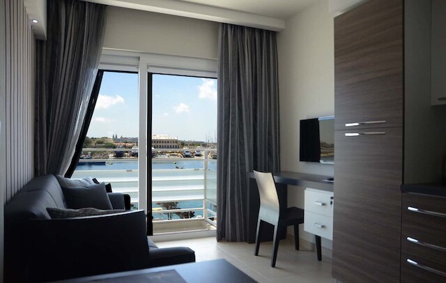 ぺブルズ ブティック アパートホテル