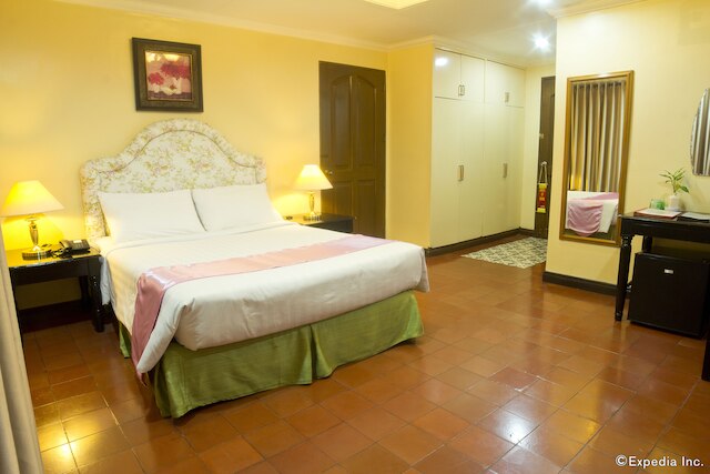 ホワイト ナイト ホテル イントラムロス