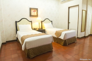 ホワイト ナイト ホテル イントラムロス