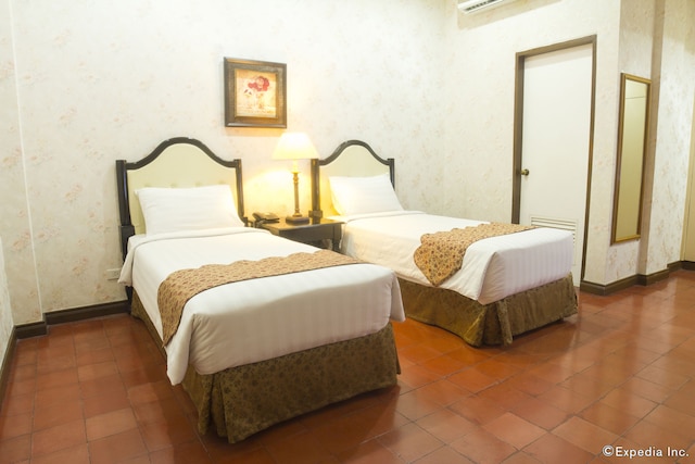 ホワイト ナイト ホテル イントラムロス