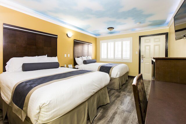 ハリウッド パームズ イン アンド スイーツ