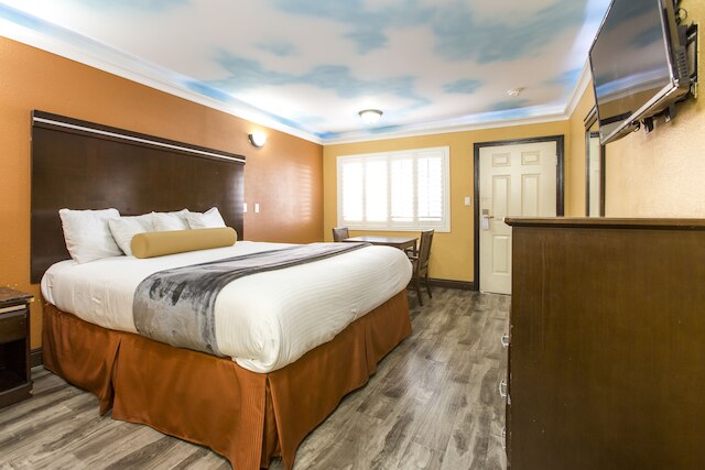 ハリウッド パームズ イン アンド スイーツ