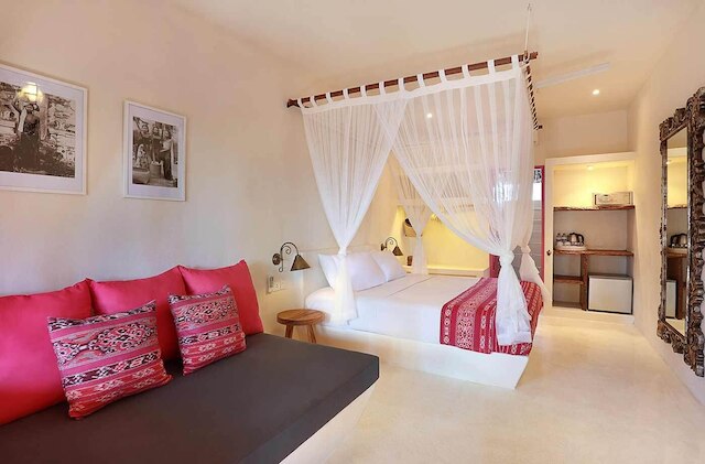 ピンクココ ウルワツ - コンスタント サプライゼズ & フォー クール アダルツ オンリー