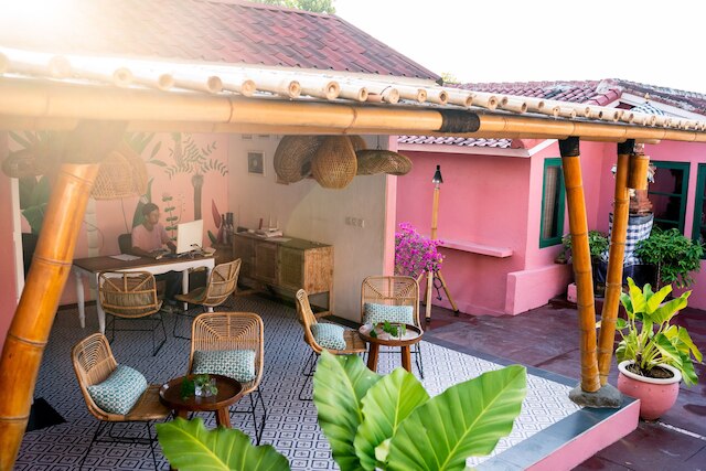 ピンクココ ウルワツ - コンスタント サプライゼズ & フォー クール アダルツ オンリー