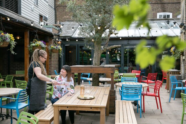 ザ ローズ & クラウン ウィンブルドン