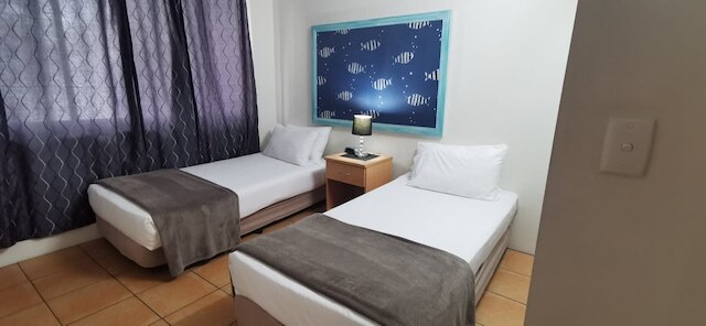 セント トロペ アパートメンツ